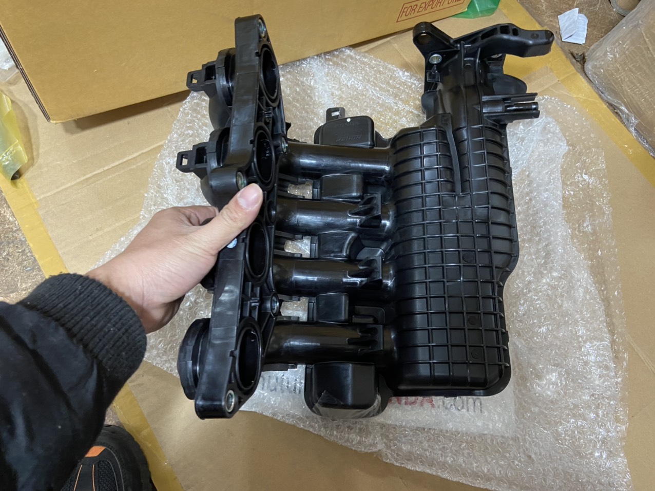 Ống góp gió vào động cơ xe Honda BRIO